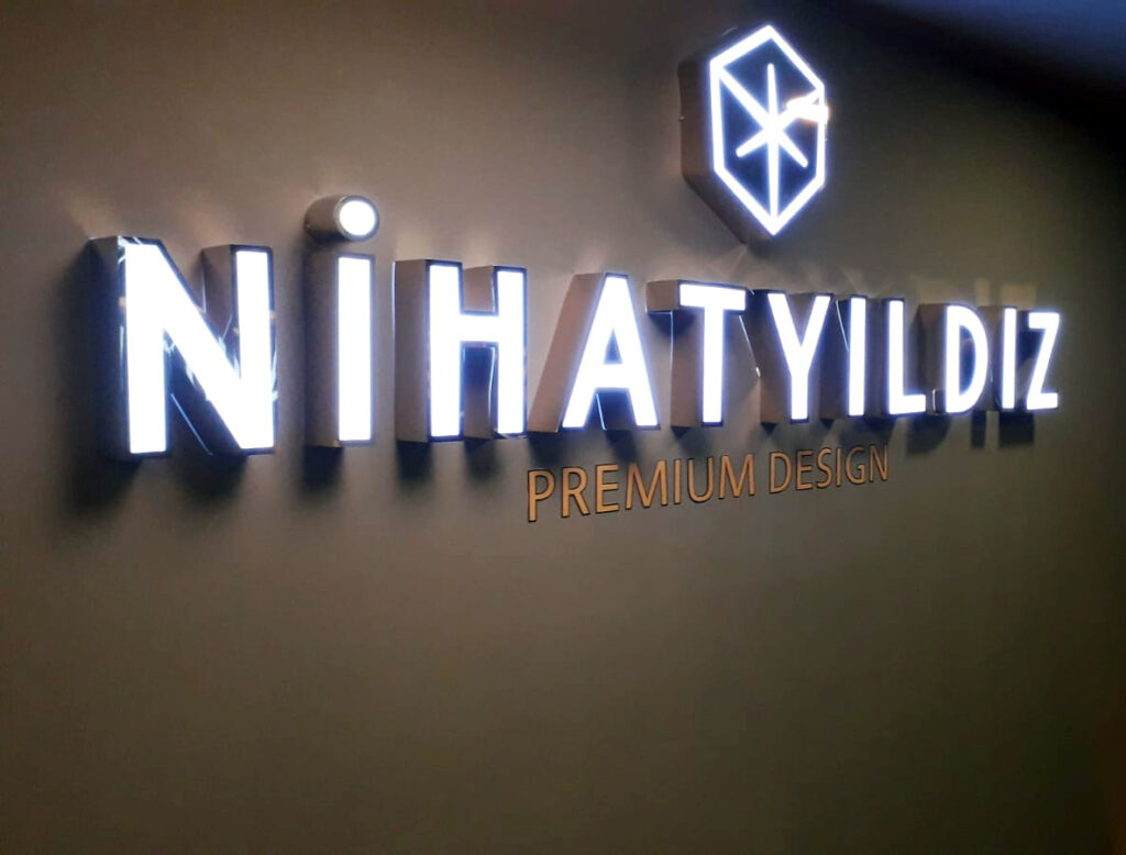 NİHAT YILDIZ PREMIUM DESIGN Krom Fileli Gümüş Paslanmaz İç Mekan Tabela Projesi